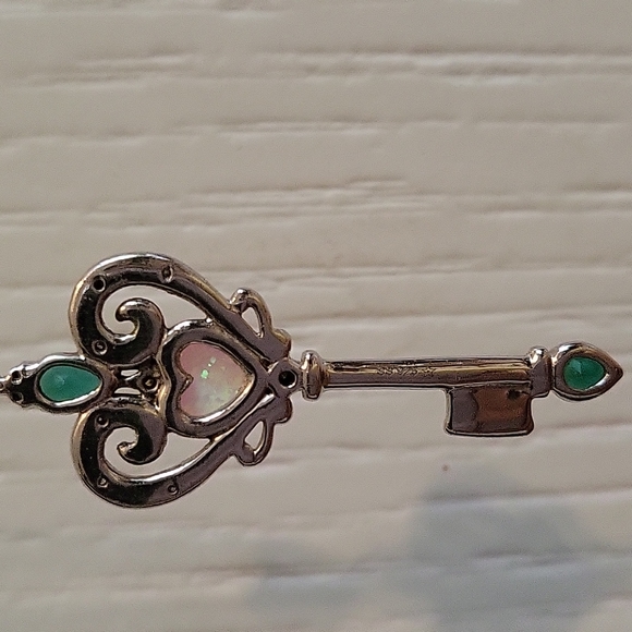 Diamond, Emerald and Ivory Key pendant - Picture 5 of 8